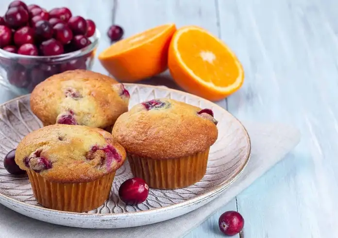 Εύκολη συνταγή για μάφινς πορτοκαλιού με κράνμπερις