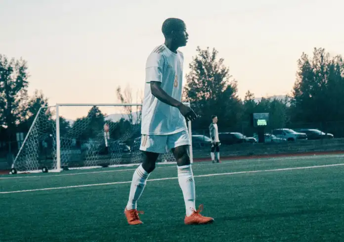 Πώς να Επιλέξετε και να Διατηρήσετε τα Ιδανικά Ποδοσφαιρικά Παπούτσια