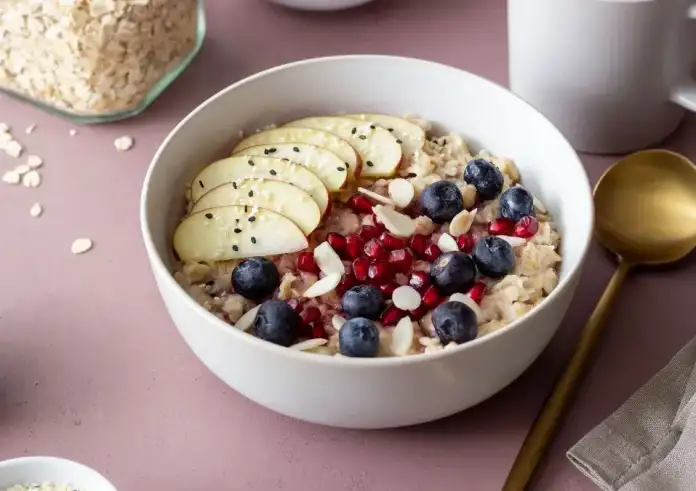 Υψηλή χοληστερόλη: Ποια είναι η καλύτερη ώρα να τρώτε πρωινό
