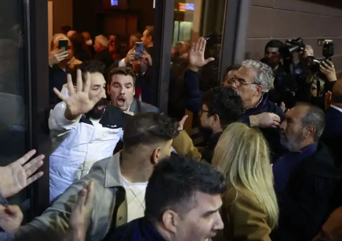 Real Polls: Καταποντίστηκε ο ΣΥΡΙΖΑ μετά τη διάσπαση, επιστροφή στο 3,6% – Ποια η εκλογική επιρροή του κόμματος Κασσελάκη