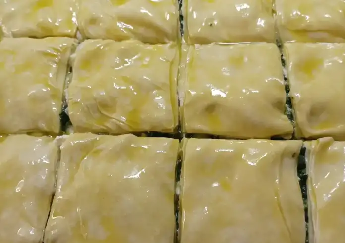 Σπανακοτυρόπιτα: Η πεντανόστιμη συνταγή που θα αγαπήσουν όλοι