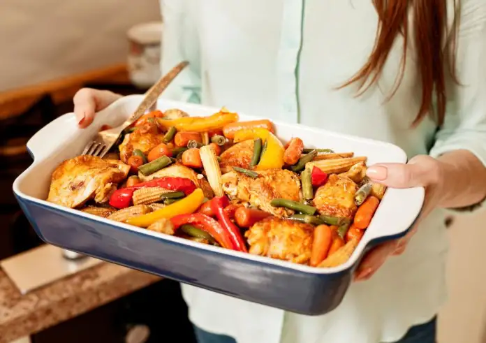 Συναισθηματική υπερφαγία: Τα οκτώ σημάδια που δείχνουν τάση να «το ρίχνετε» στο φαγητό