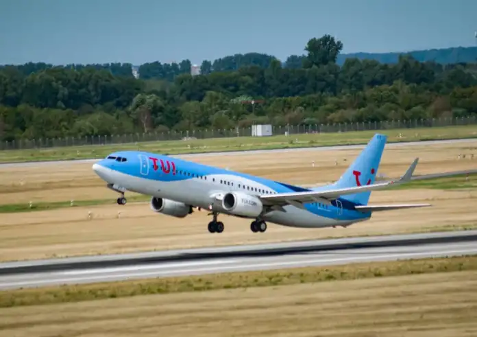 Ηράκλειο: Πέθανε επιβάτιδα αεροπλάνου εν πτήσει – Αναγκαστική προσγείωση στο αεροδρόμιο «Νίκος Καζαντζάκης»