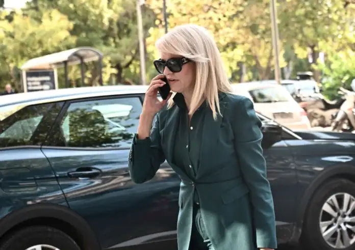 Η Θεοδώρα Τζάκρη αποχωρεί το Σάββατο από τον ΣΥΡΙΖΑ - Χάνει την αξιωματική αντιπολίτευση η Κουμουνδούρου