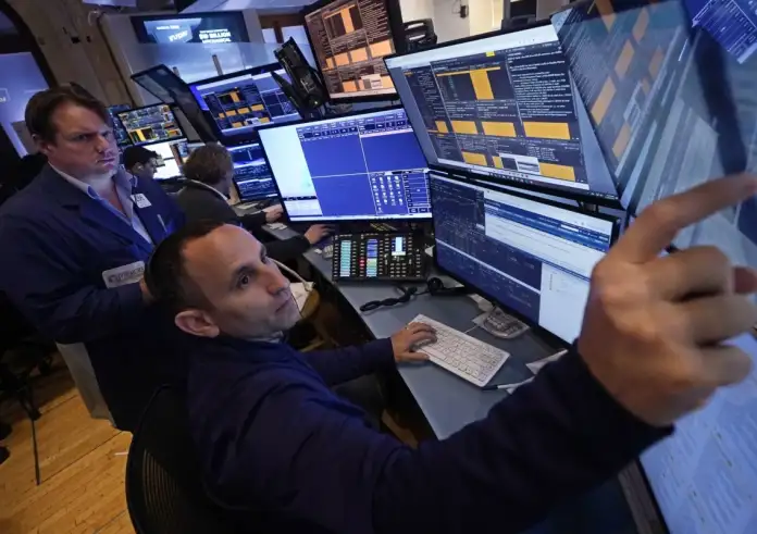 Η εκλογή Τραμπ εκτοξεύει Bitcoin, δολάριο και την Tesla του Μασκ