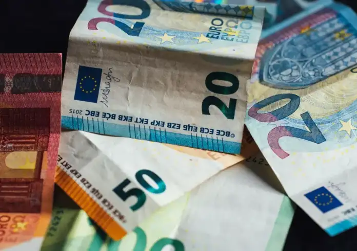 Πώς θα κάνετε αίτηση για το επίδομα 100 ευρώ σε ιδιωτικούς υπαλλήλους