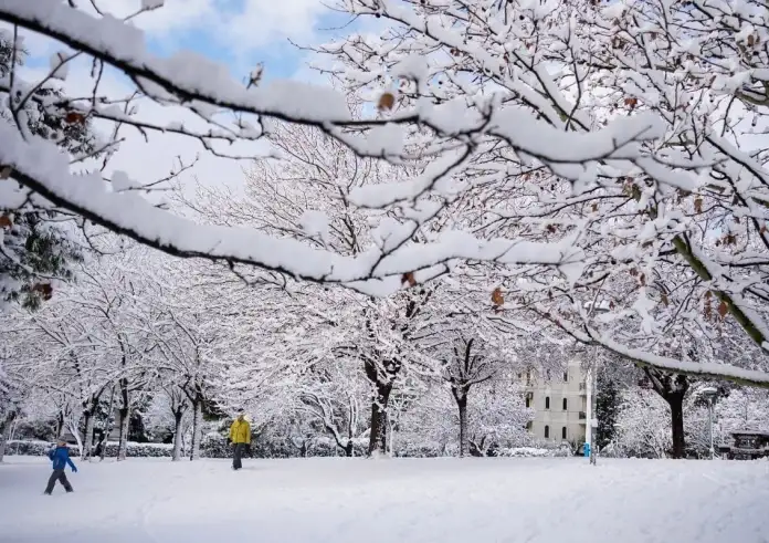 Αλλάζει ο καιρός λίγο πριν την Πρωτοχρονιά: Πού έρχονται κρύο, βροχές και χιόνια στην Ελλάδα