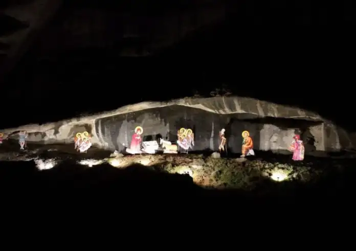 Η εντυπωσιακή φάτνη στους Βράχους των Μετεώρων
