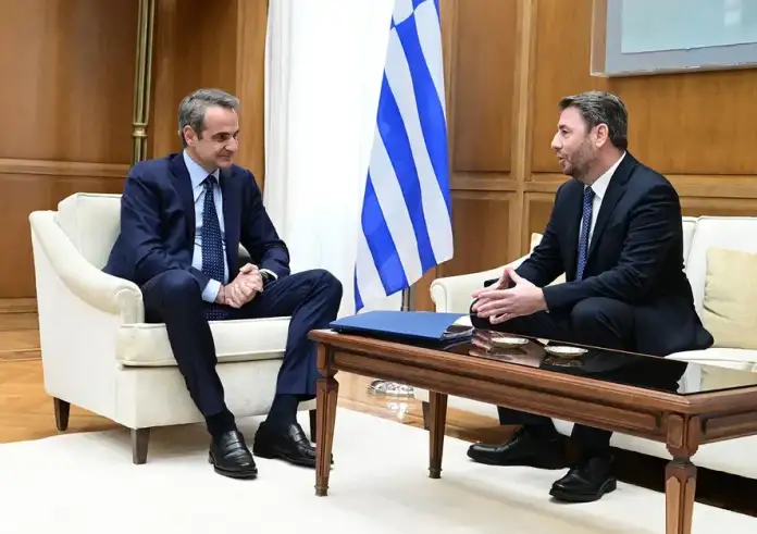 Θέλω να έχουμε ανοιχτό δίαυλο επικοινωνίας, είπε ο Μητσοτάκης στον Ανδρουλάκη – Ο διάλογος για τα Γλυπτά του Παρθενώνα και τα ντολμαδάκια