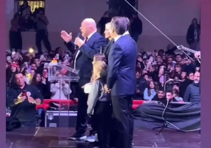 «Φτιάξτε τον ήχο μη σας πλακώσω στα χαστούκια»: Απειλές Αχιλλέα Μπέου προς τους τεχνικούς στη συναυλία του Αργυρού