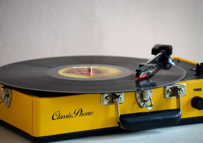 10 Χριστουγεννιάτικα τραγούδια που δεν είναι χαρούμενα