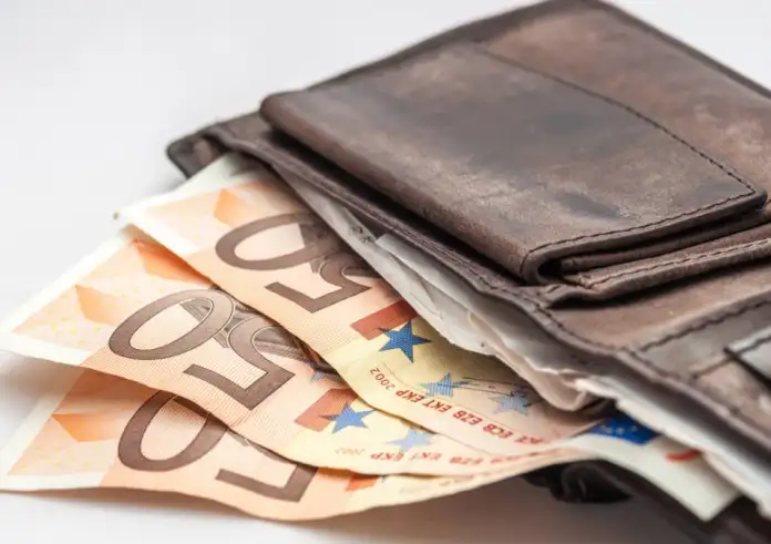 Θεσσαλονίκη: Συνελήφθη 72χρονος για κλοπή πορτοφολιού σε στάση λεωφορείου