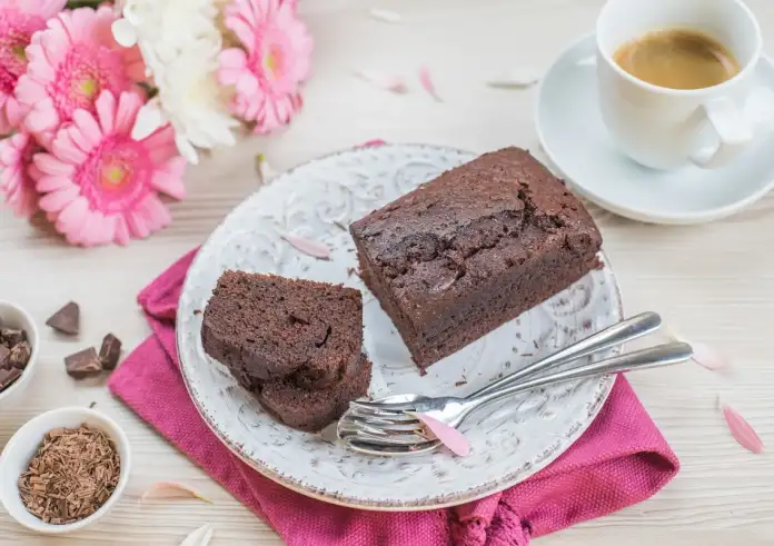 Σοκολατένιο κέικ με τρία υλικά - Υγιεινό και νόστιμο