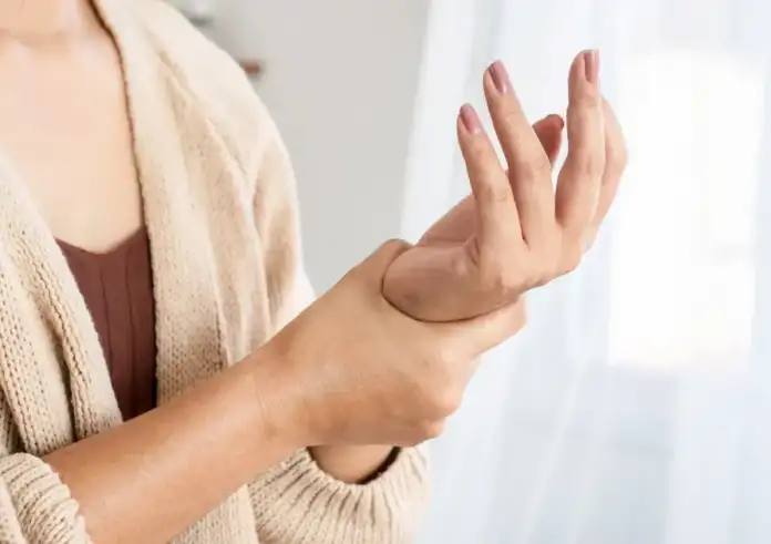 Γιατί μουδιάζουν τα δάχτυλα των χεριών μου;