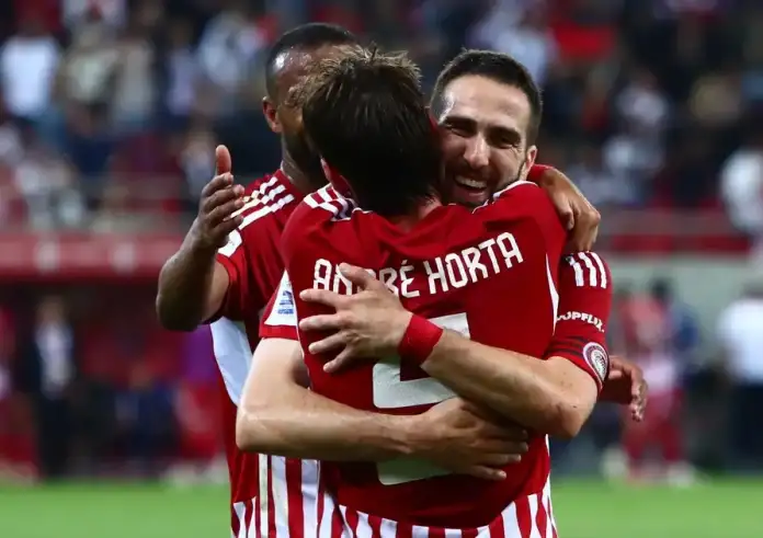 Ολυμπιακός – ΑΕΚ 2-0: Τη νίκησε και την γκρέμισε από την κορυφή