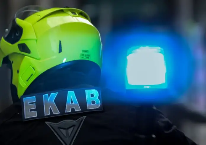 Μηχανή συγκρούστηκε με λεωφορείο στη Βασιλέως Κωνσταντίνου – Νεκρός ένας 66χρονος