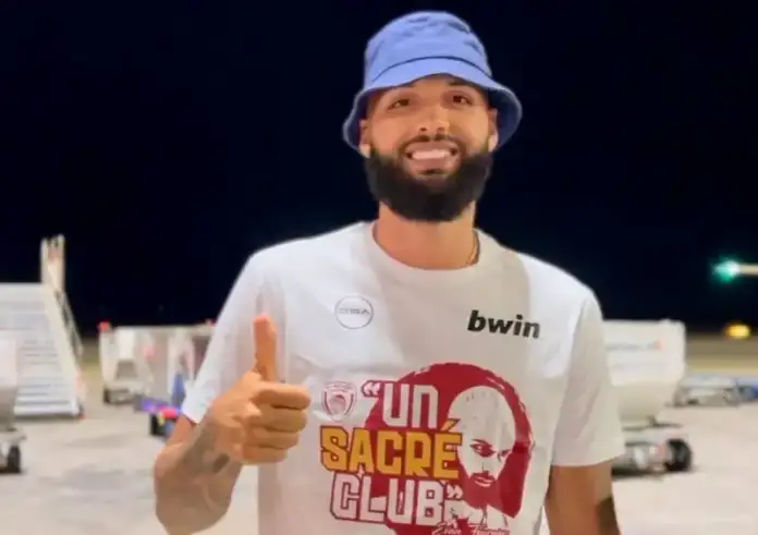 Ολυμπιακός: Πάτησε Ελλάδα ο Εβάν Φουρνιέ – Αποθέωση από τους φίλους των «ερυθρόλευκων»