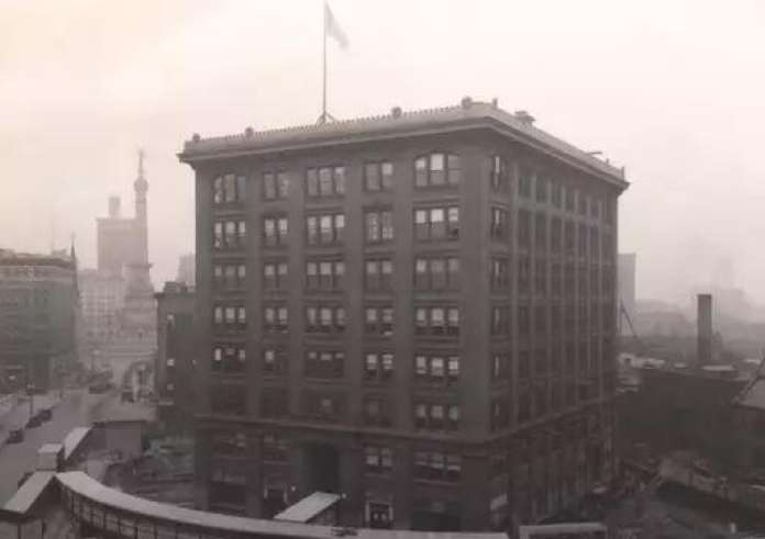 Kτίριο 11.000 τόνων έκανε στροφή 90 μοιρών ενώ οι 600 εργαζόμενοι συνέχισαν να εργάζονται