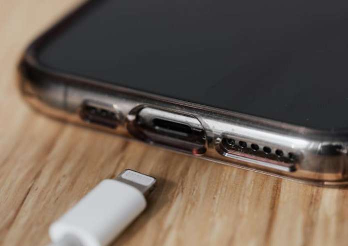 Φορτίστε το κινητό σας γρήγορα με το μαγικό κόλπο της Λειτουργίας Πτήσης