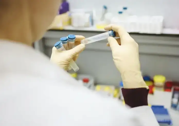 Καμπανάκι από Παγώνη για τη μηνιγγίτιδα – «Είναι σπάνια αυτά τα περιστατικά» λέει για τον 20χρονο που πέθανε