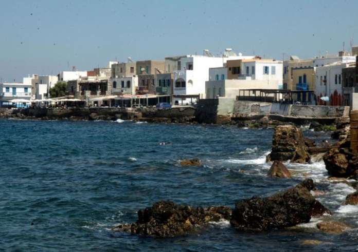 Νίσυρος: Πατέρας κατήγγειλε ασέλγεια σε βάρος του παιδιού του και απειλείται με απέλαση – Στο πλευρό του οι κάτοικοι