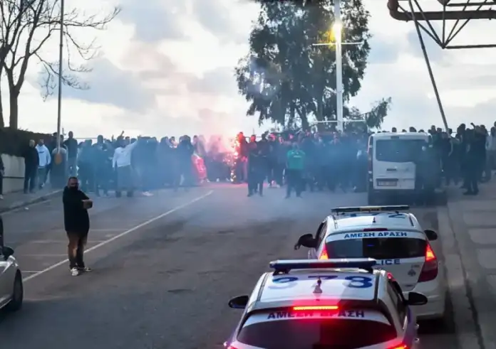 Παναθηναϊκός: Τραυματίες μετά από συμπλοκή με την Αστυνομία έξω από το ΟΑΚΑ – Πριν το Game 5 με τον Ολυμπιακό