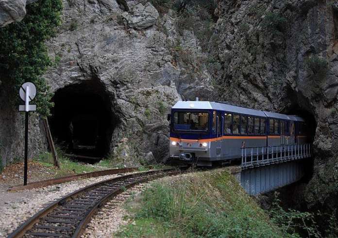 Βλάβη στον Οδοντωτό: Εγκλωβίστηκαν 38 επιβάτες – Κλήθηκε το 112 για βοήθεια
