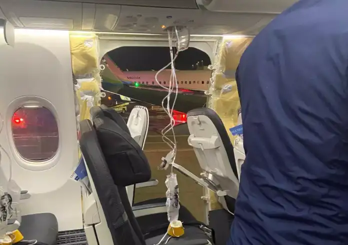 ΗΠΑ: Πανικός σε πτήση – Αποκολλήθηκε πόρτα από το αεροπλάνο