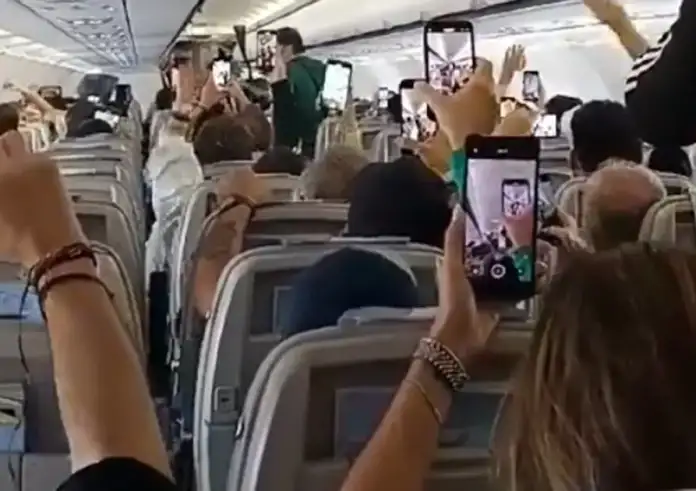 Παναθηναϊκός: «Βουντού βουντού» και στο αερπλάνο της επιστροφής των πρωταθλητών Ευρώπης