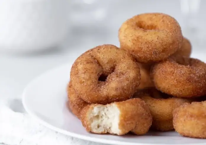 Συνταγή για αφράτους λουκουμάδες χωρίς ζάχαρη – Φτιάχνονται στο φούρνο