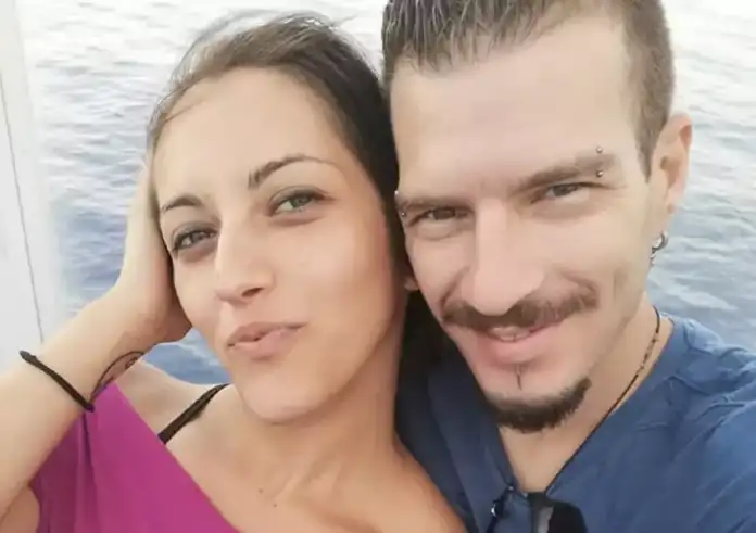 Άγιοι Ανάργυροι: Φώναξε στο τηλέφωνο ότι την μαχαίρωσαν, λέει αστυνομικός που έφτασε στο σημείο μετά τη δολοφονία της Κυριακής