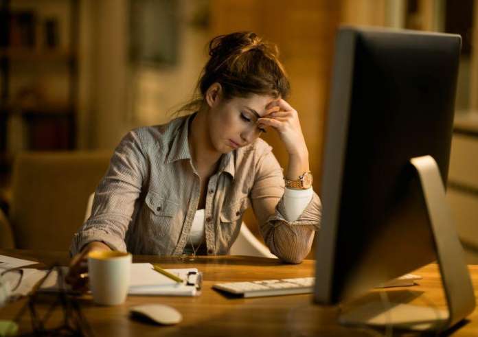Πέντε συνήθειες στη δουλειά που σου προκαλούν περιττό άγχος