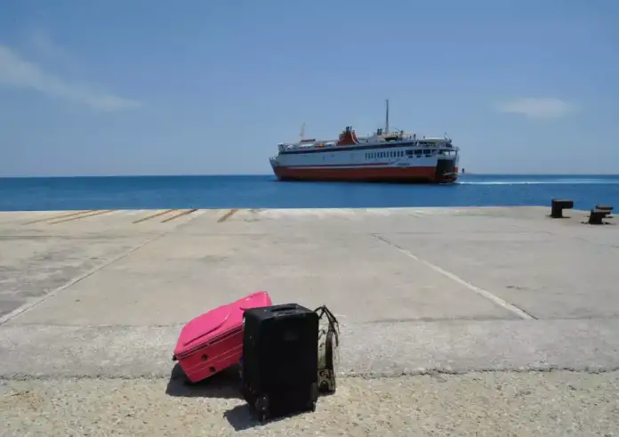 Ακτοπλοϊκά 13,50€, δωμάτιο 54€: Το οικονομικό νησί που προτιμούν οι φοιτητές είναι η πιο ασφαλής λύση για διακοπές της τελευταίας στιγμής