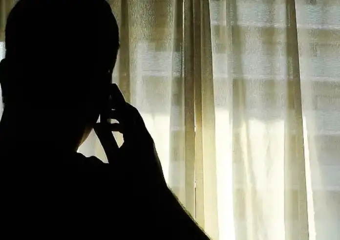 «Πρέπει να δώσεις 70.000 ευρώ για να μην μπει η μαμά σου φυλακή»: Τρόμος για 13χρονο που έπεσε θύμα τηλεφωνικής απάτης