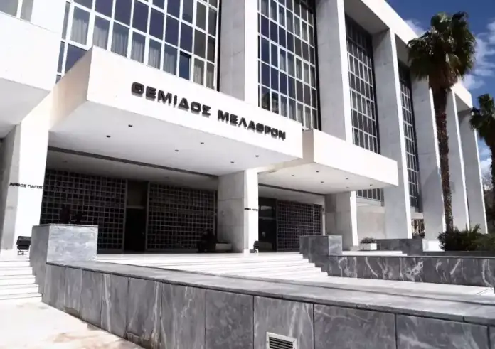 Αν δεν πληρώνει ο πατέρας τη διατροφή του παιδιού, θα πληρώνει ο παππούς και η γιαγιά; Η απόφαση του Αρείου Πάγου