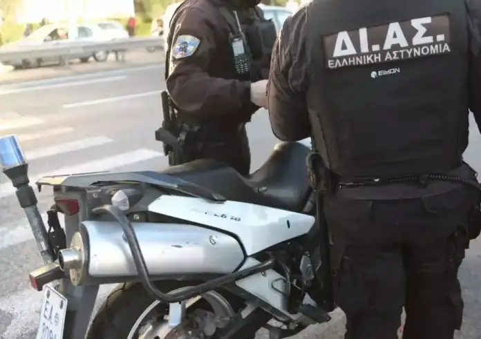 Πειραιάς: Ληστής απείλησε έγκυο υπάλληλο καταστήματος