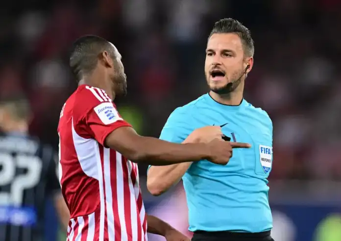 Playoffs Super League: Οι ξένοι διαιτητές που ορίστηκαν στα ντέρμπι Ολυμπιακός – Παναθηναϊκός και ΠΑΟΚ – Άρης