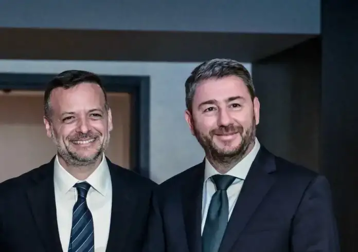 ΠΑΣΟΚ: Ποιοι υποψήφιοι θα πάνε με τον Ανδρουλάκη και ποιοι με τον Δούκα στον Β’ γύρο