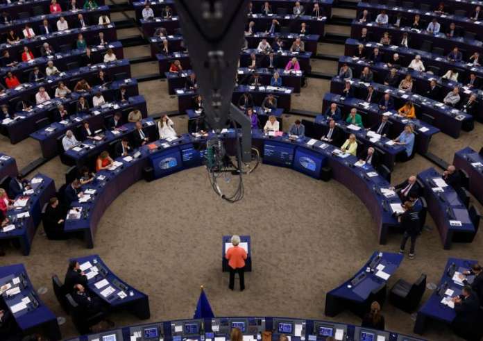 Ευρωβουλευτές: Οι μισθοί που κάνουν περιζήτητη μία θέση στη λίστα – Τι προβλέπει η ευρωβουλή και τι ποσό «βγαίνει» σε μία θητεία