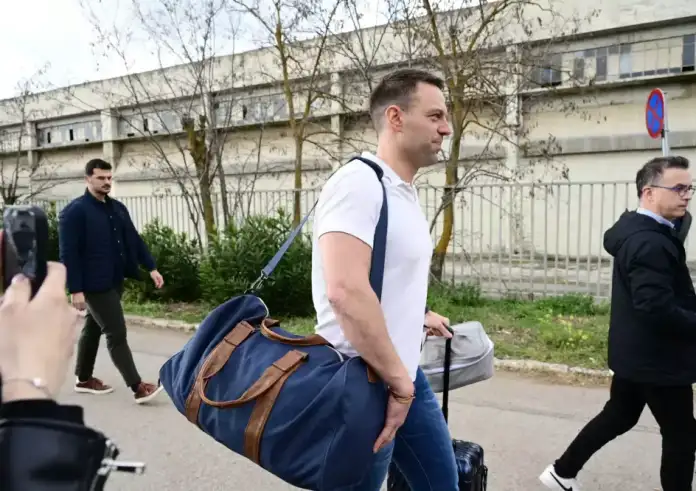 Ο Στέφανος Κασσελάκης είχε σήμερα την πρώτη του έξοδο από το στρατόπεδο στη Θήβα