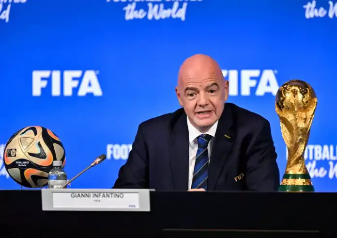 FIFA: Μισθό μαμούθ λαμβάνει ο Τζιάνι Ινφαντίνο