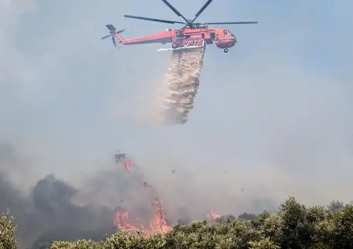 Καλύτερη η εικόνα της φωτιάς στα Πιέρια όρη – Καίει για τέταρτη μέρα