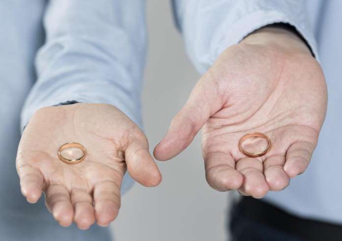 Νέα Σμύρνη: Τελέστηκε ο πρώτος γάμος ομόφυλου ζευγαριού