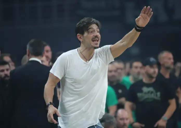 Δημήτρης Γιαννακόπουλος: Τιμωρήθηκε με τρίμηνη απαγόρευση εισόδου στα γήπεδα και πρόστιμο