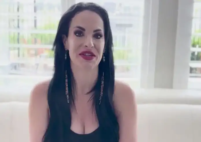 Η γυναίκα με την μεγαλύτερη γλώσσα στον κόσμο που αγγίζει τα 7,89 εκατοστά