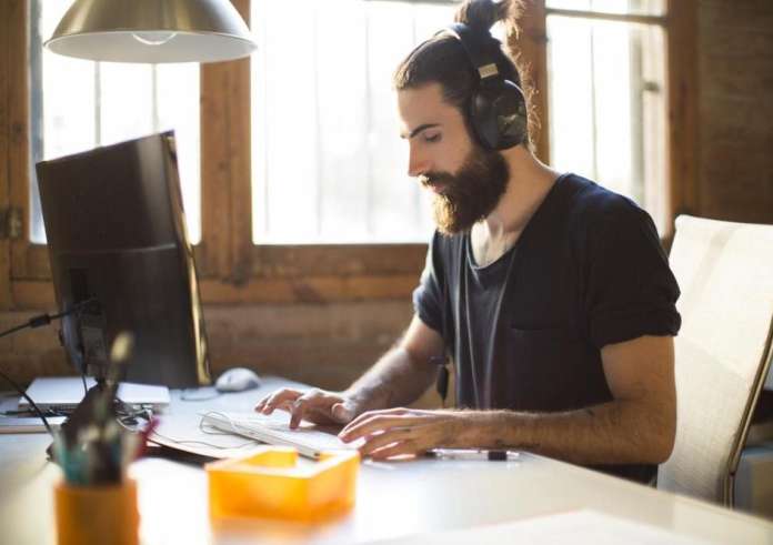 Η Τεχνητή Νοημοσύνη δημιουργεί νέα δεδομένα: Αυτή είναι η περιζήτητη ειδικότητα με πρώτο μισθό στα 100.000 δολάρια τον χρόνο