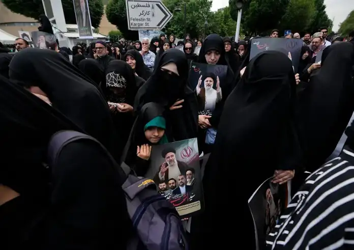 Πώς αντέδρασαν οι Ιρανοί στην είδηση του θανάτου του προέδρου, Εμπραχίμ Ραϊσί – Ο θρήνος και οι πανηγυρισμοί
