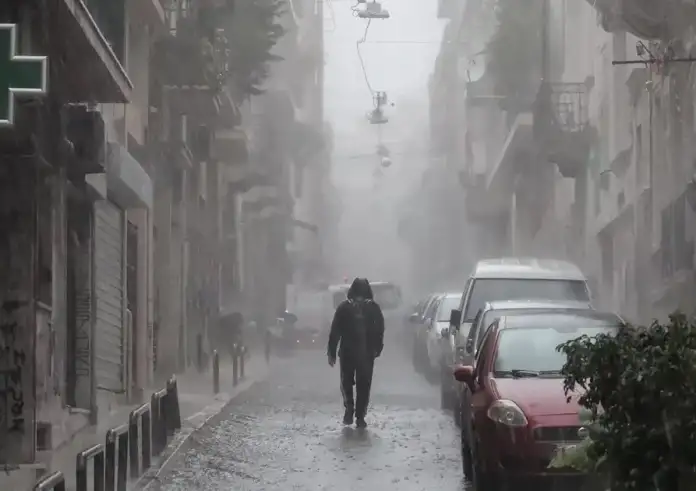 Σε κατάσταση «κόκκινου συναγερμού» οι αρχές για το πέρασμα της κακοκαιρίας Adel. Σε ετοιμότητα και η Αττική