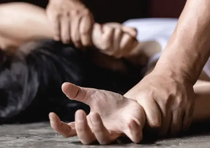 «Ο μπαμπάς χτύπησε τη μαμά» – Τα ψέματα μετά τον άγριο ξυλοδαρμό στο Κορωπί