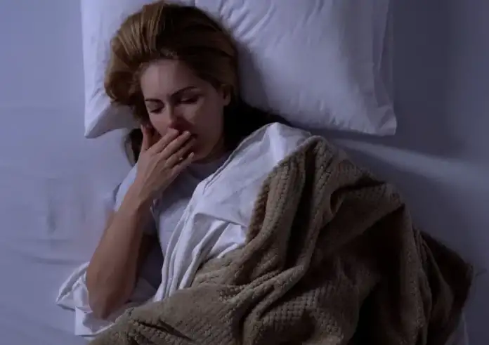 Αν ξυπνάς κάθε βράδυ στις 3 τα ξημερώματα, υπάρχει λόγος – και δεν είναι τυχαίος